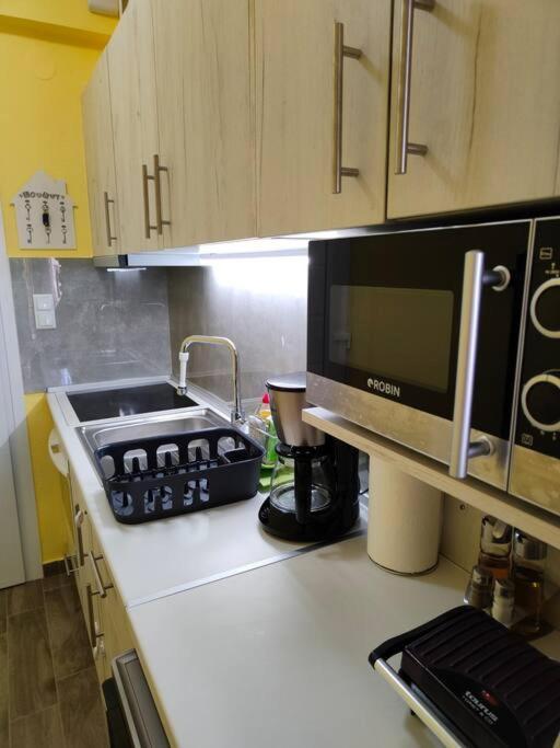 Poolview Apartment Ofrinion Bagian luar foto