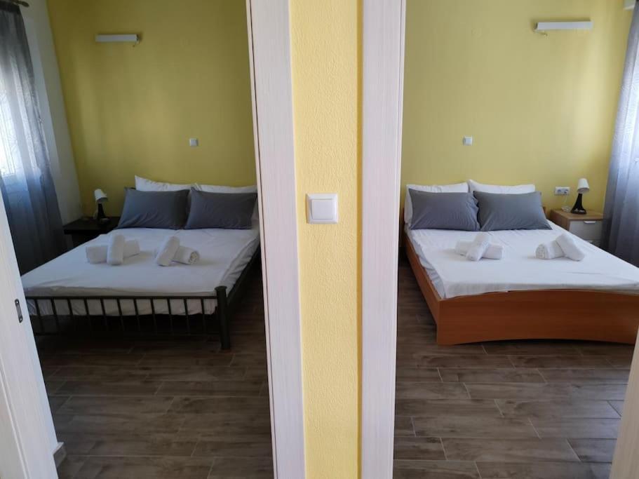 Poolview Apartment Ofrinion Bagian luar foto